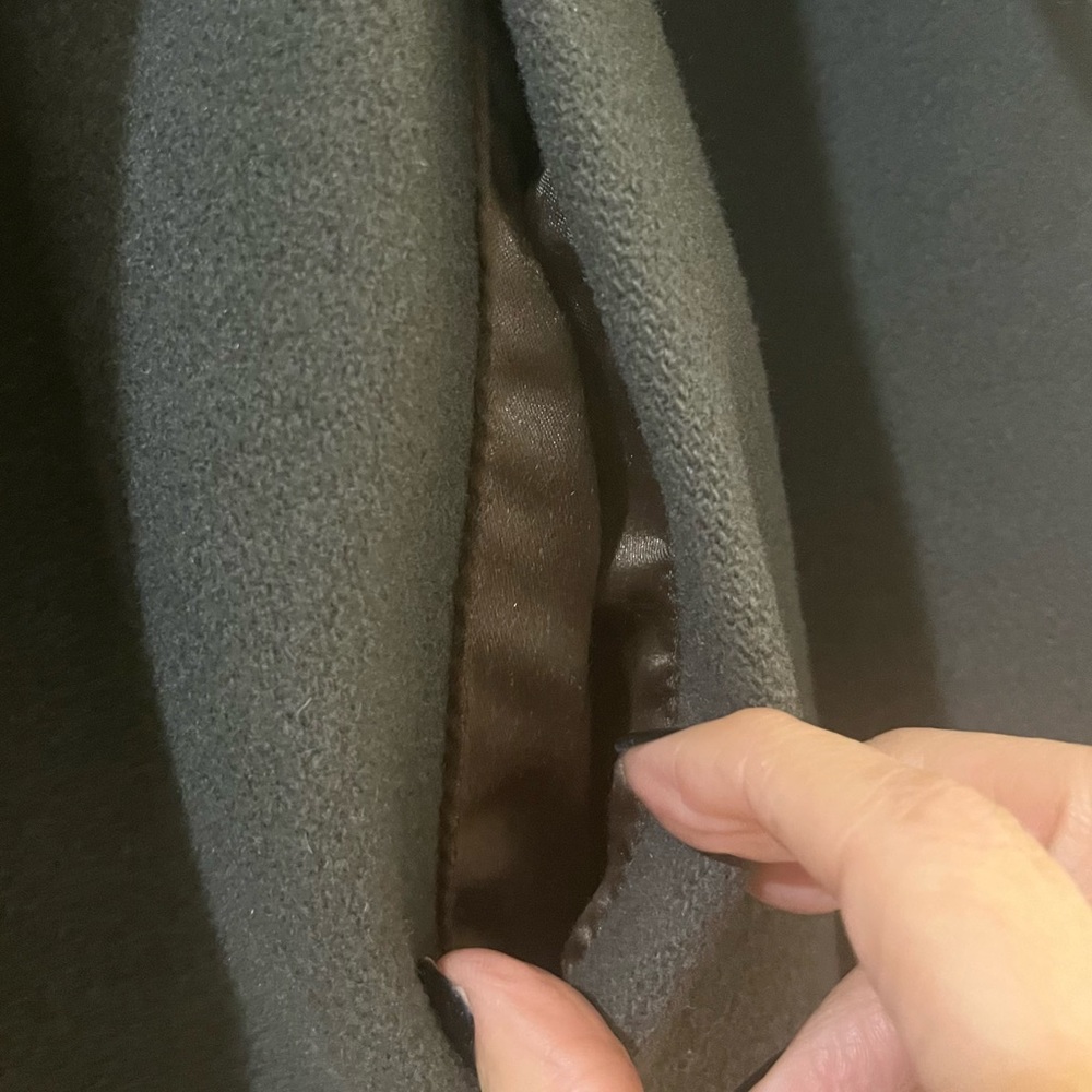 Gray 💯% polyester coat. - Picture 4 of 4